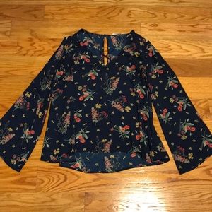 🌟HOST PICK🌟Floral long sleeve blouse